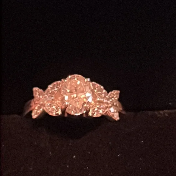 1ct moissanite ring. - Picture 3 of 7